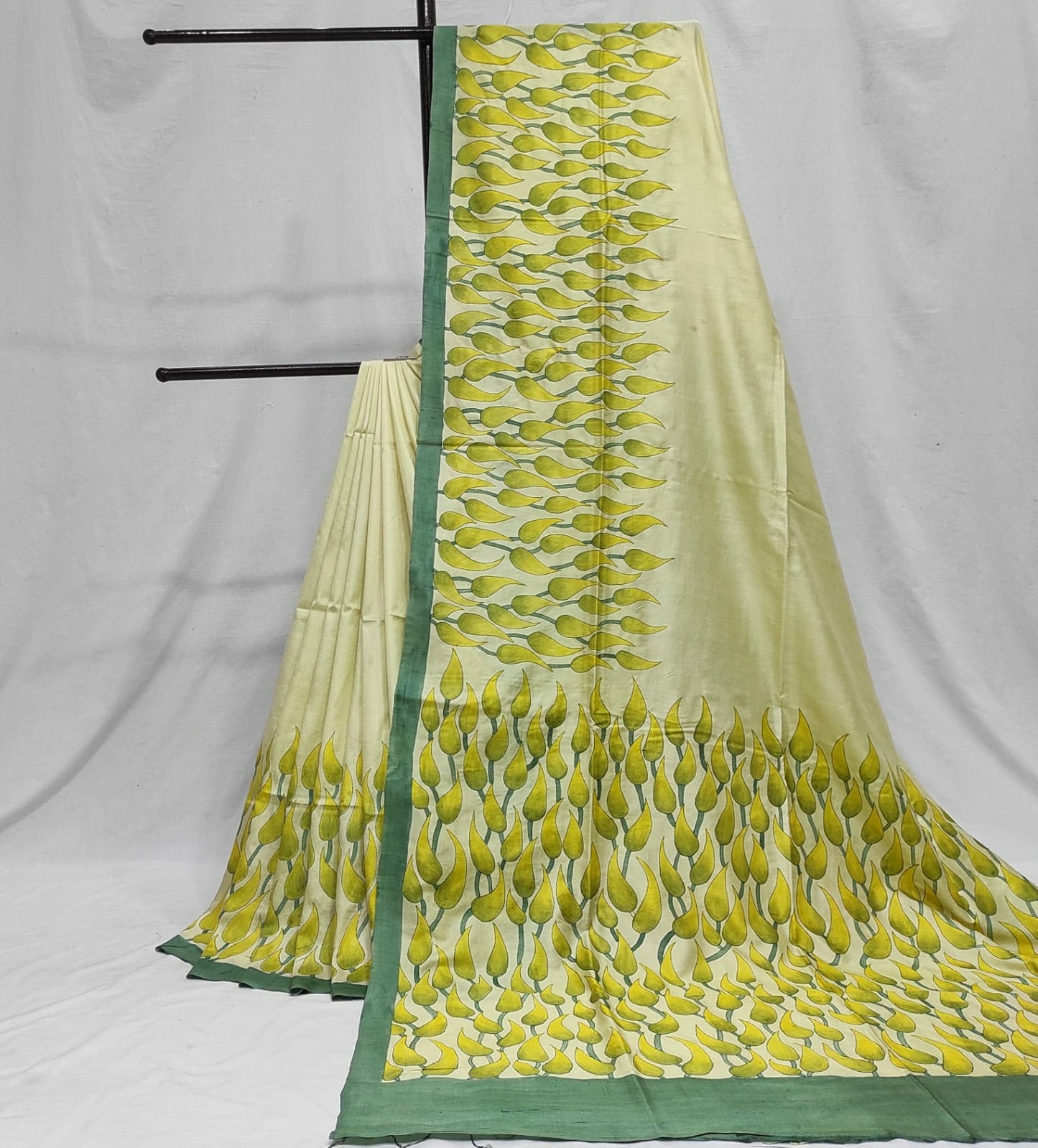 Handcrafted Saree: A Fusion of Painting and Embroidery