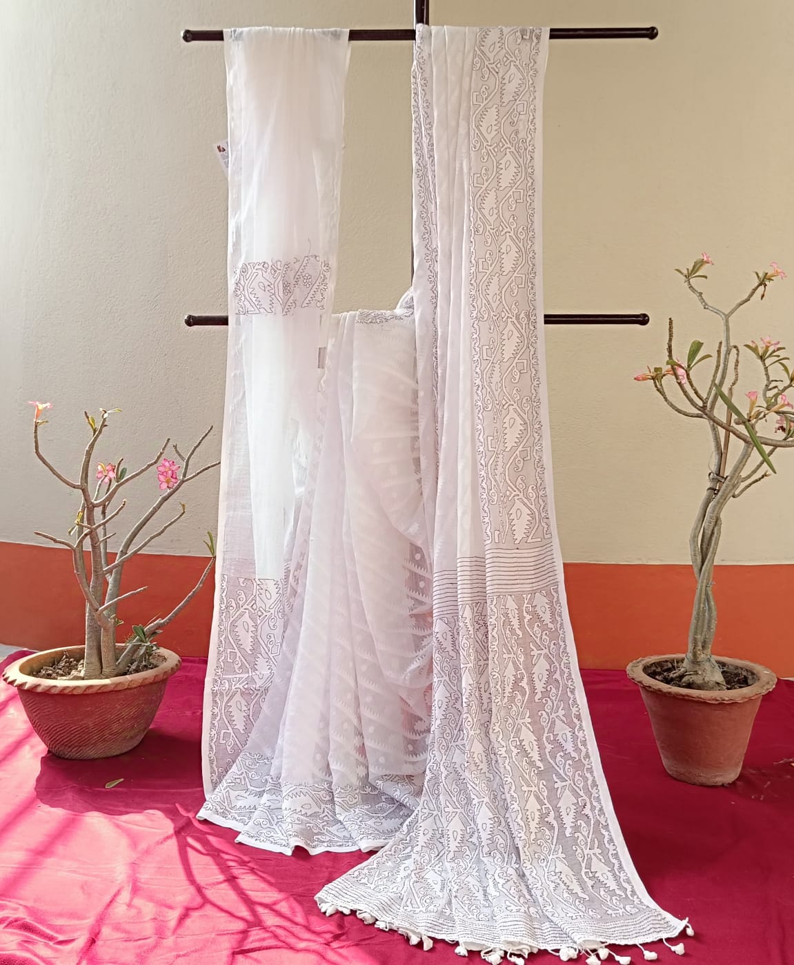 Handcrafted Saree: Dhakai Jamdani with Hand Embroidery