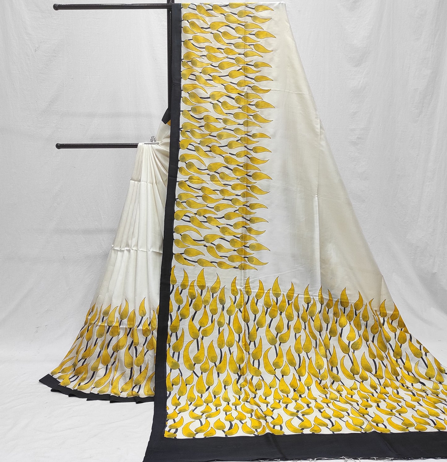 Handcrafted Saree: A Fusion of Painting and Embroidery