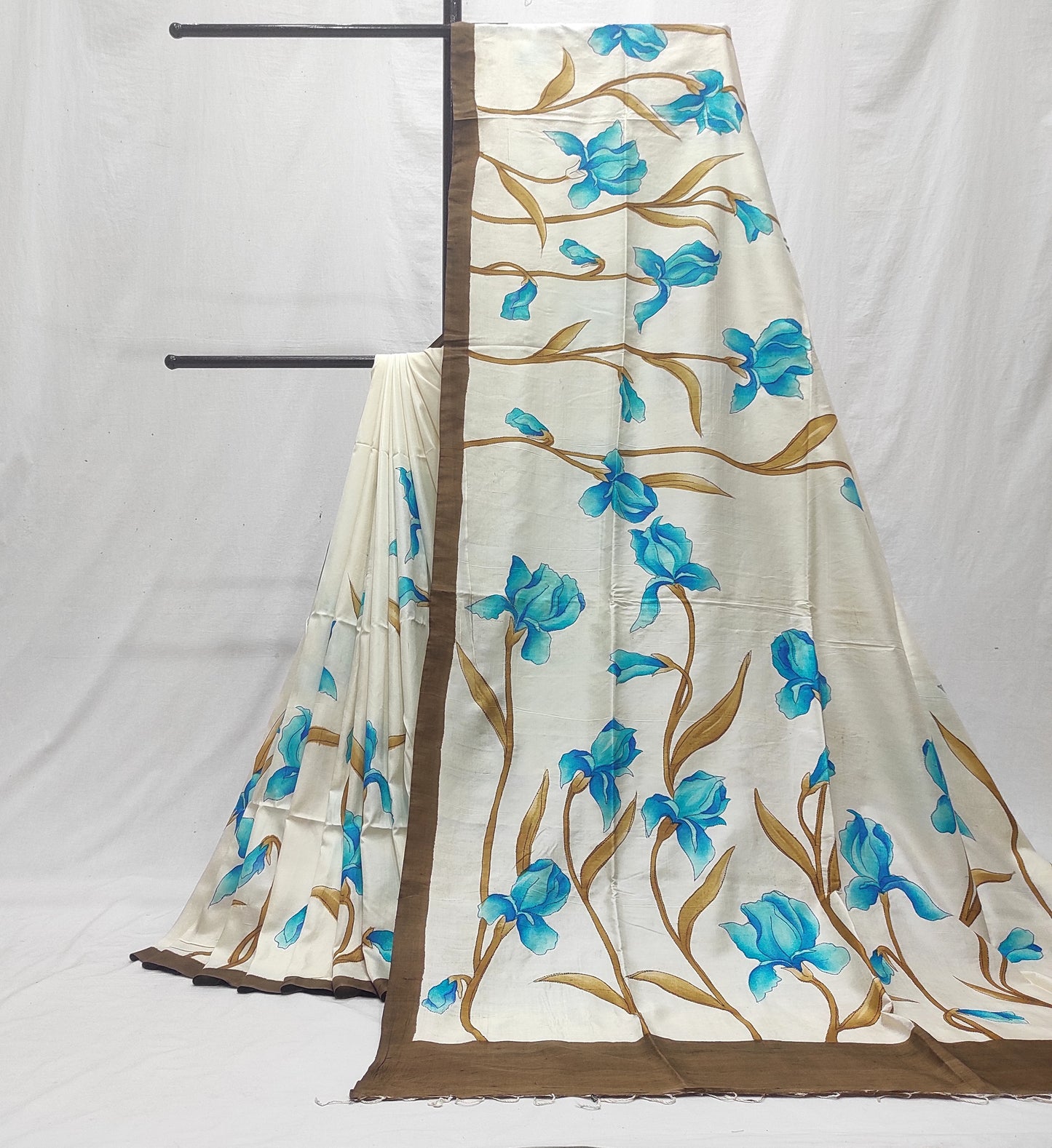 Handcrafted Saree: A Fusion of Painting and Embroidery