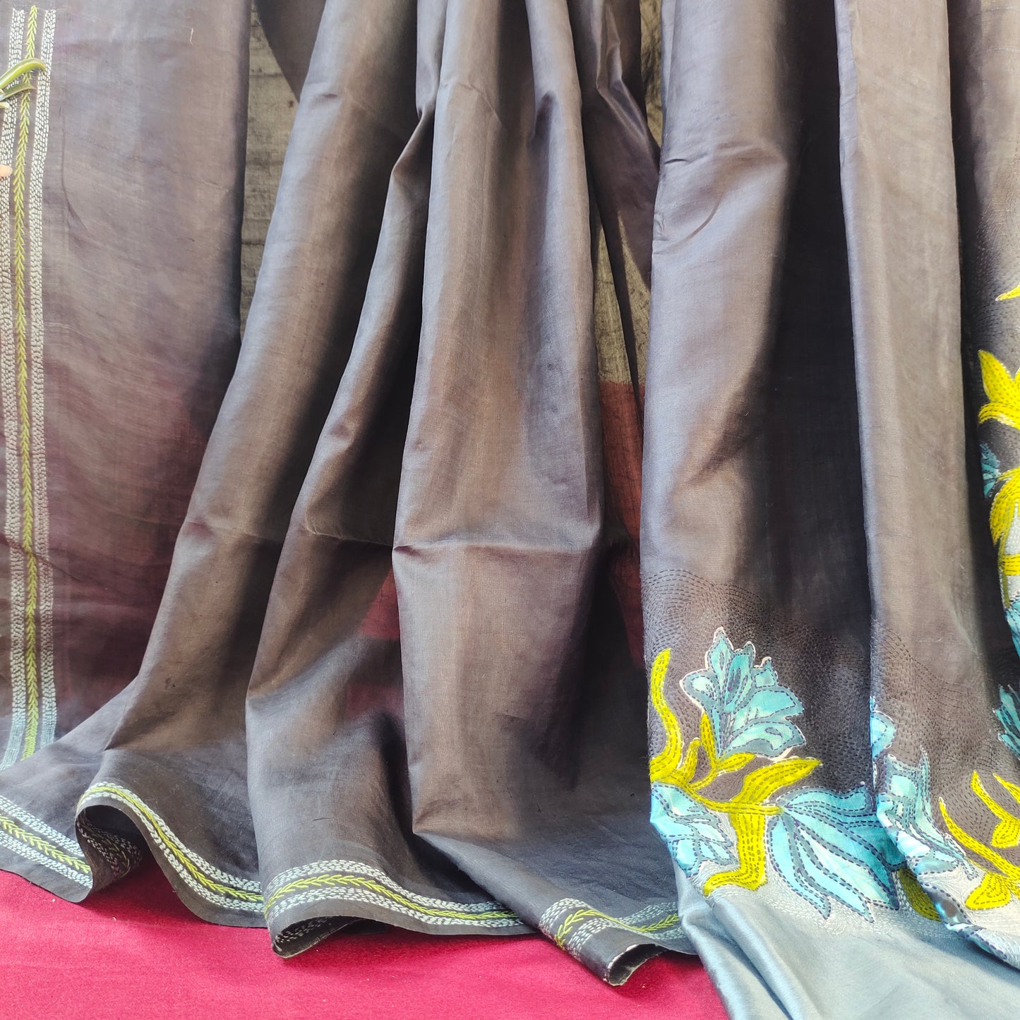 Handcrafted Saree: A Fusion of Painting and Embroidery