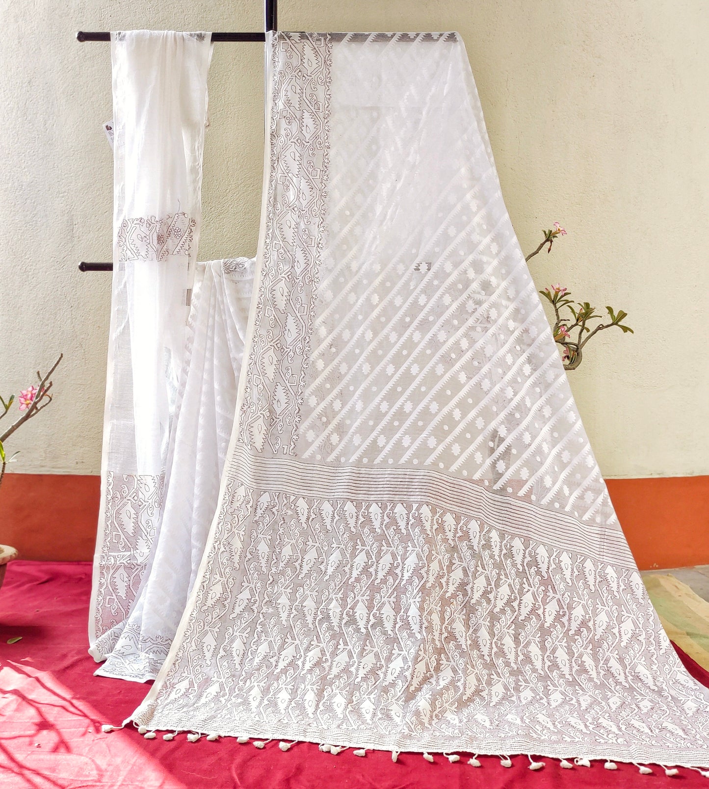 Handcrafted Saree: Dhakai Jamdani with Hand Embroidery