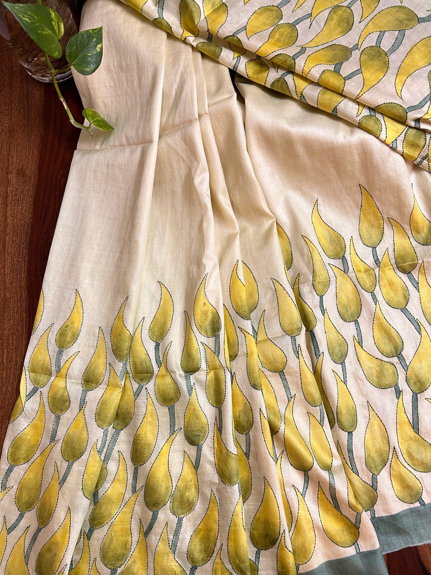 Handcrafted Saree: A Fusion of Painting and Embroidery