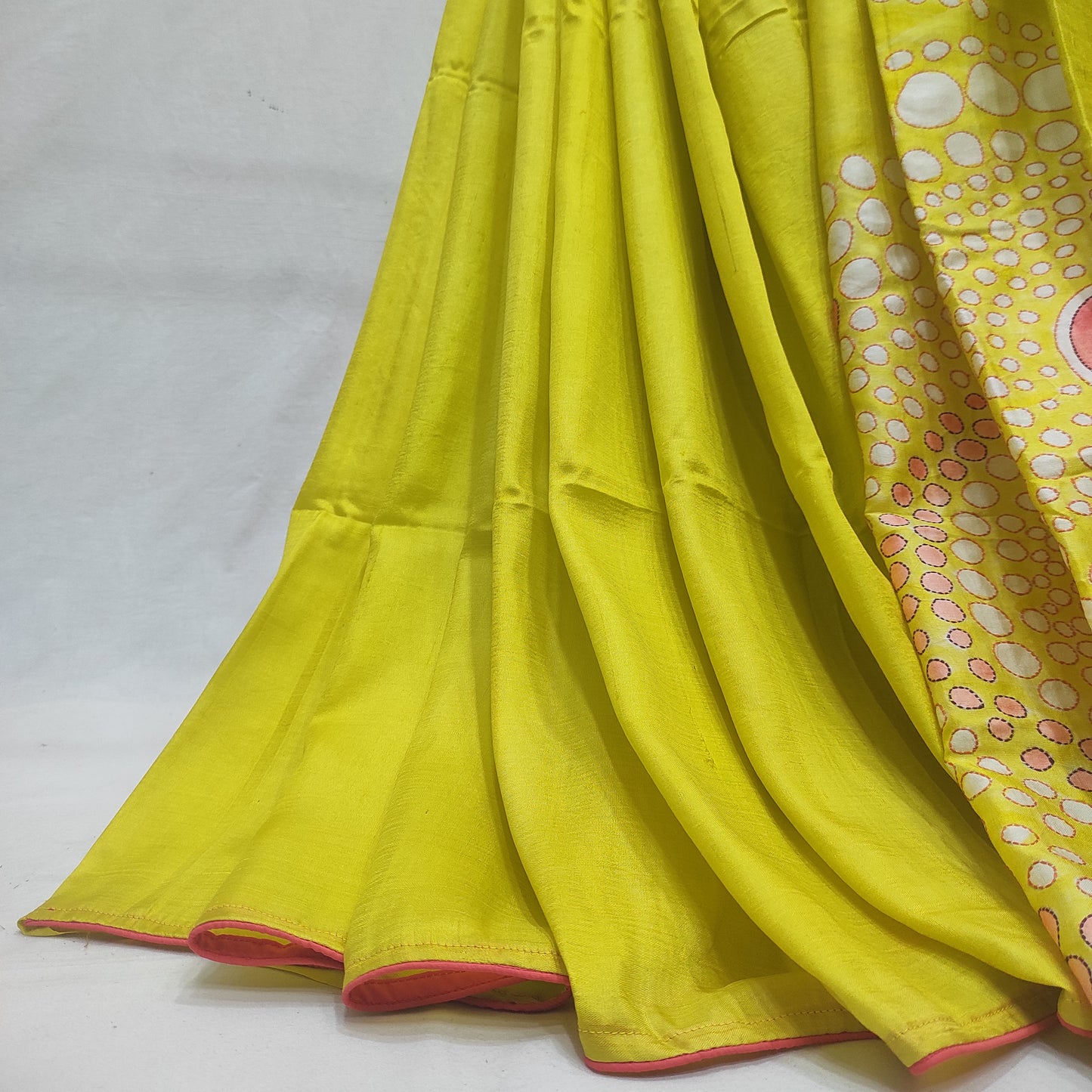 Handcrafted Kantha Saree: A Fusion of Painting and Embroidery